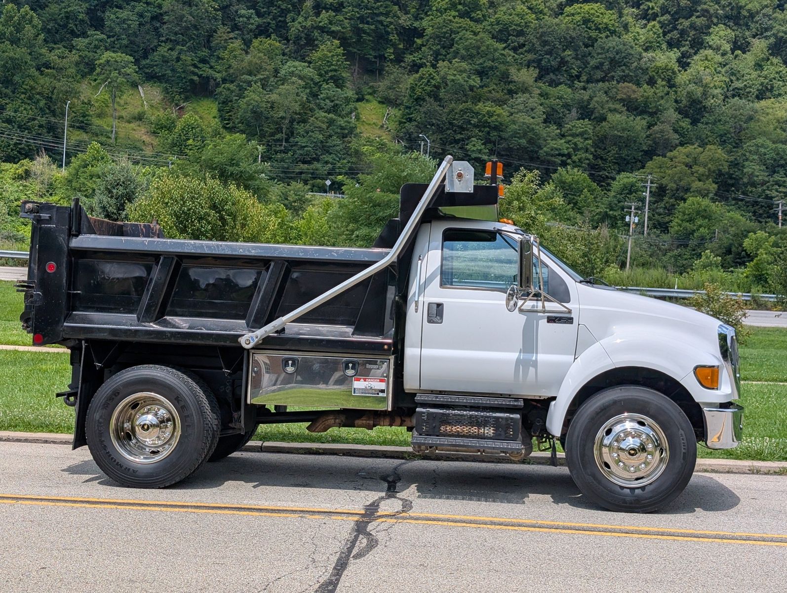 2015 Ford F-750 81