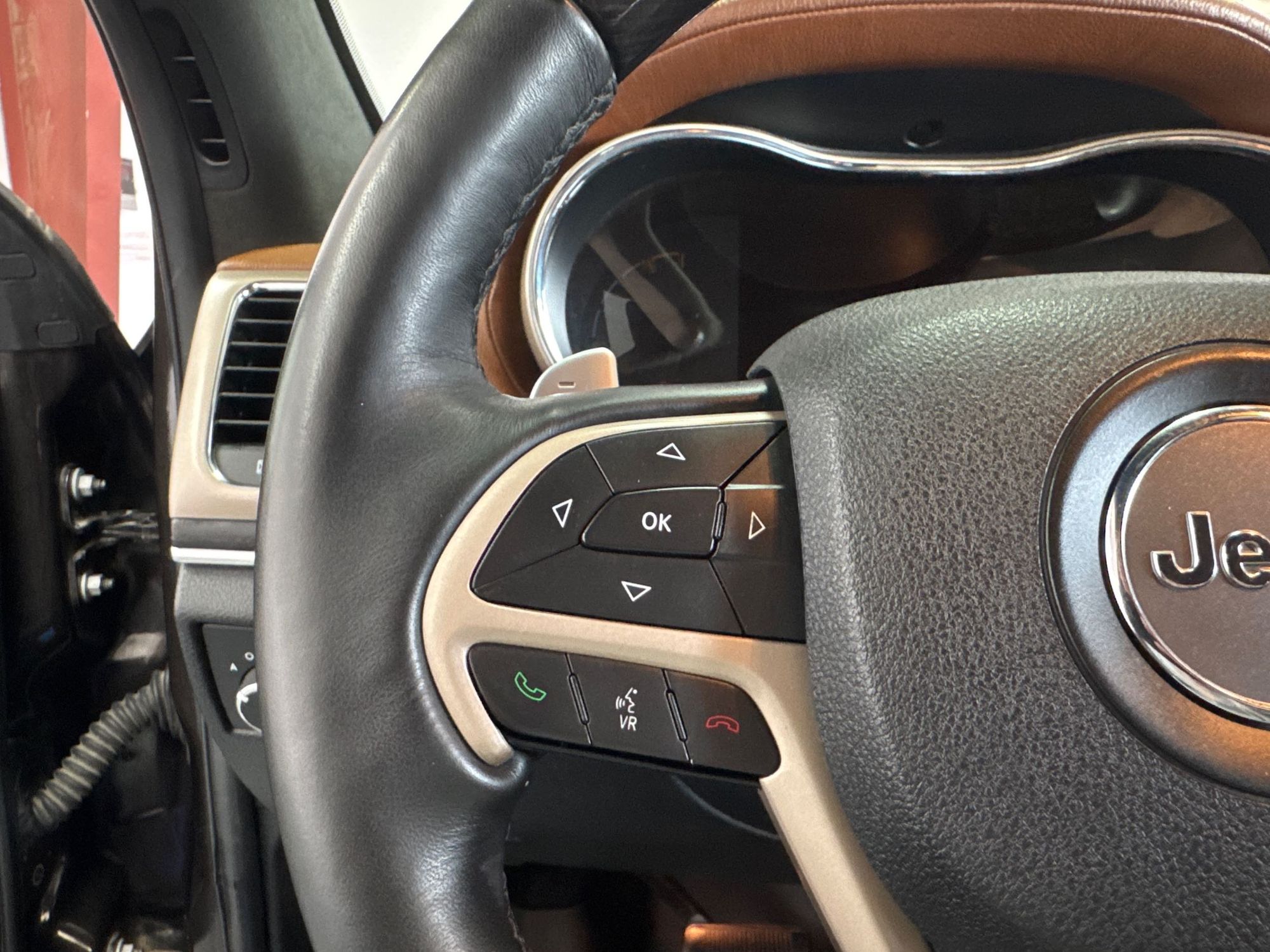 2017 Jeep Grand Cherokee Summit photo 12