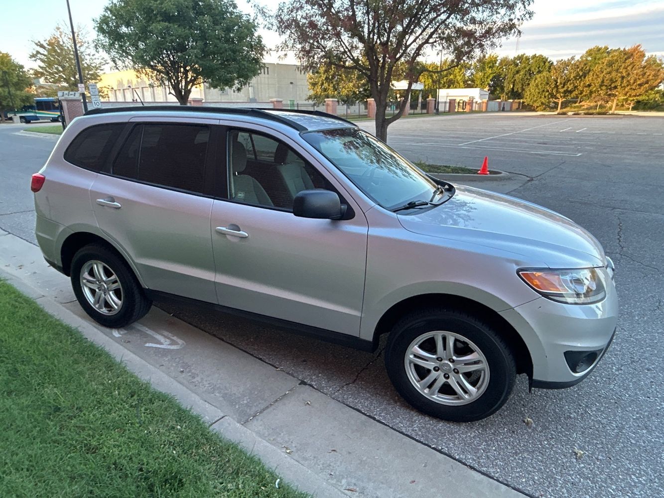 2012 Hyundai Santa Fe GLS photo 4