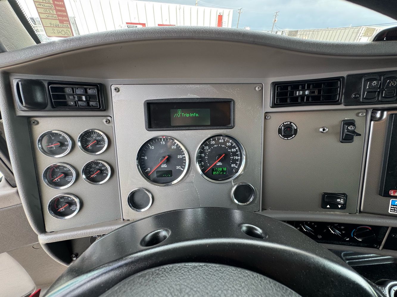 2019 Kenworth T3 Series photo 22
