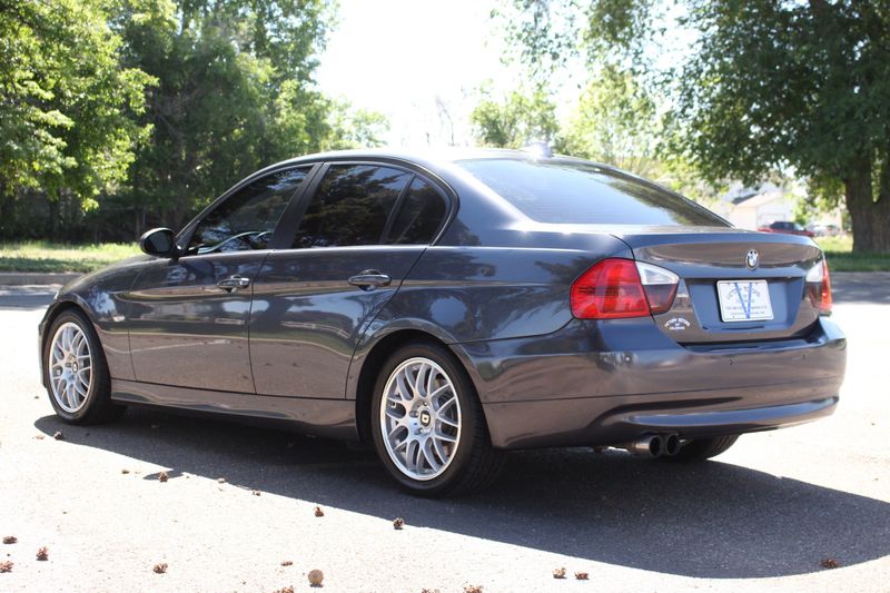 2006 BMW 325i Photos