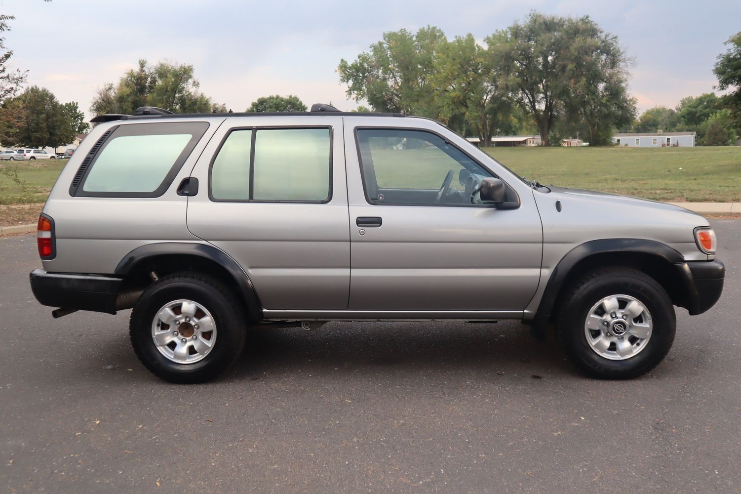 1998 Nissan Pathfinder SE | Victory Motors of Colorado