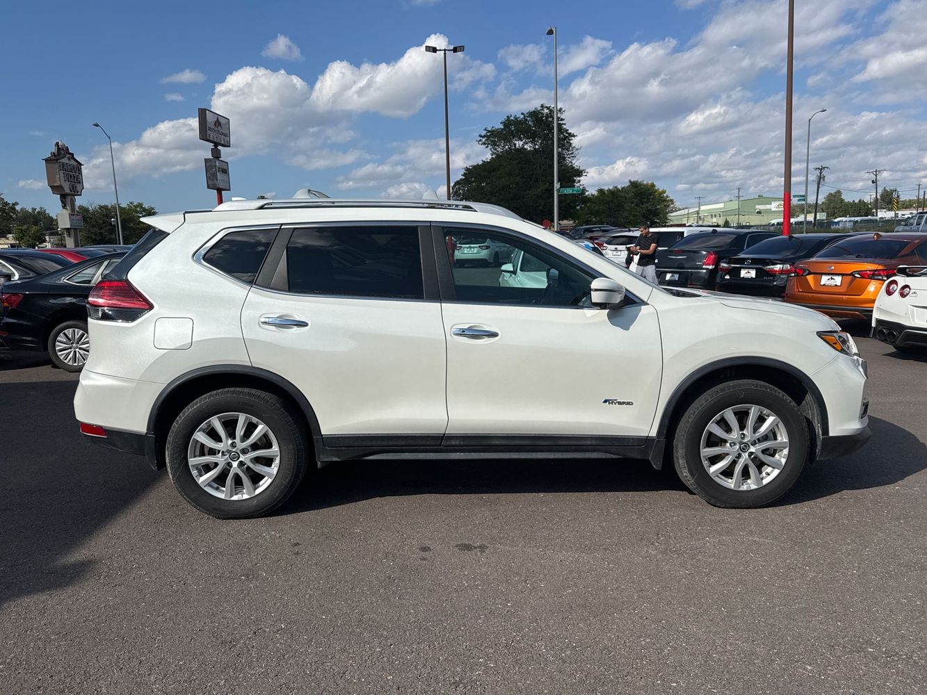 2017 Nissan Rogue Hybrid SV photo 8