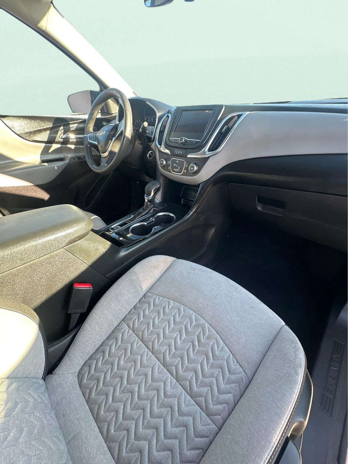 2023 Chevrolet Equinox LS photo 3