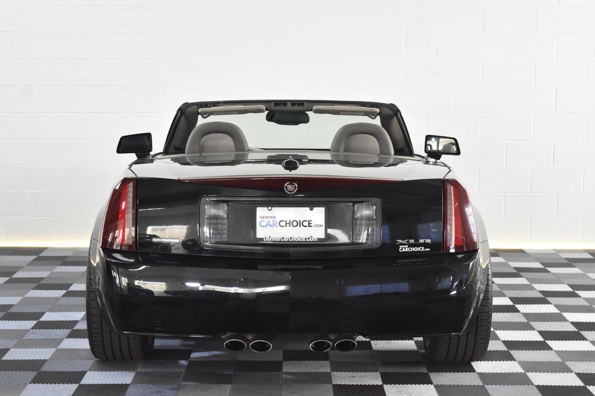2005 Cadillac XLR Standard