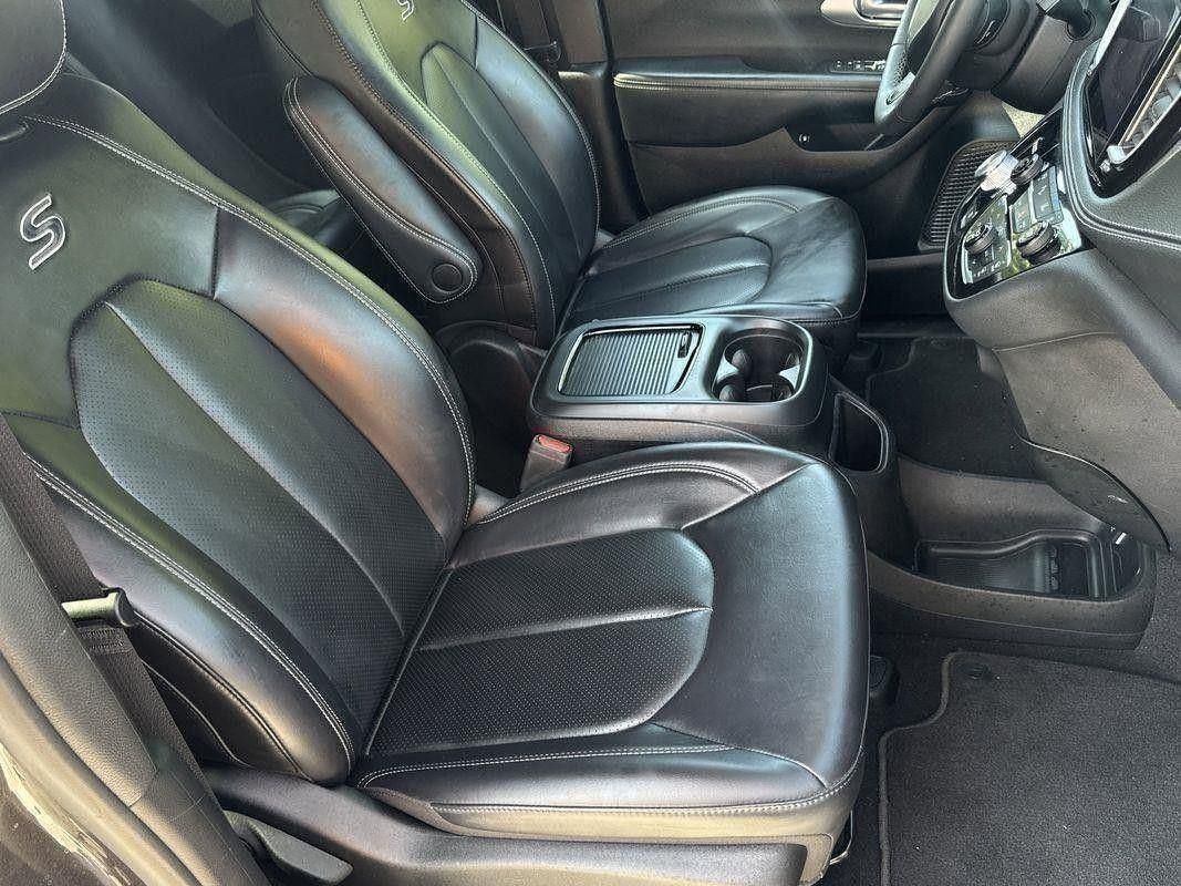 2023 Chrysler Pacifica Hybrid Touring L photo 17