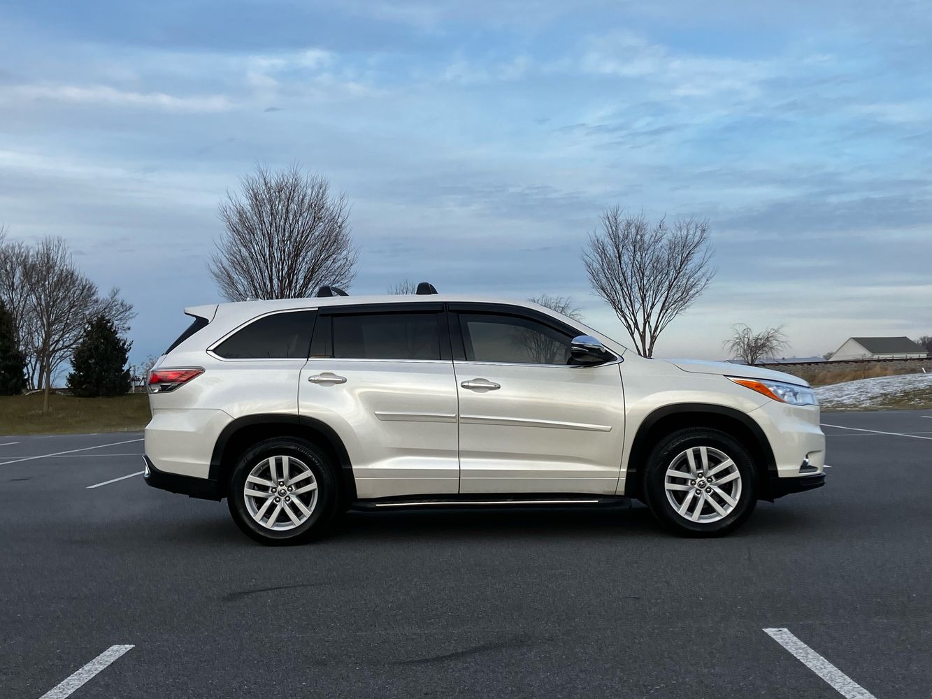 2016 Toyota Highlander LE photo 8