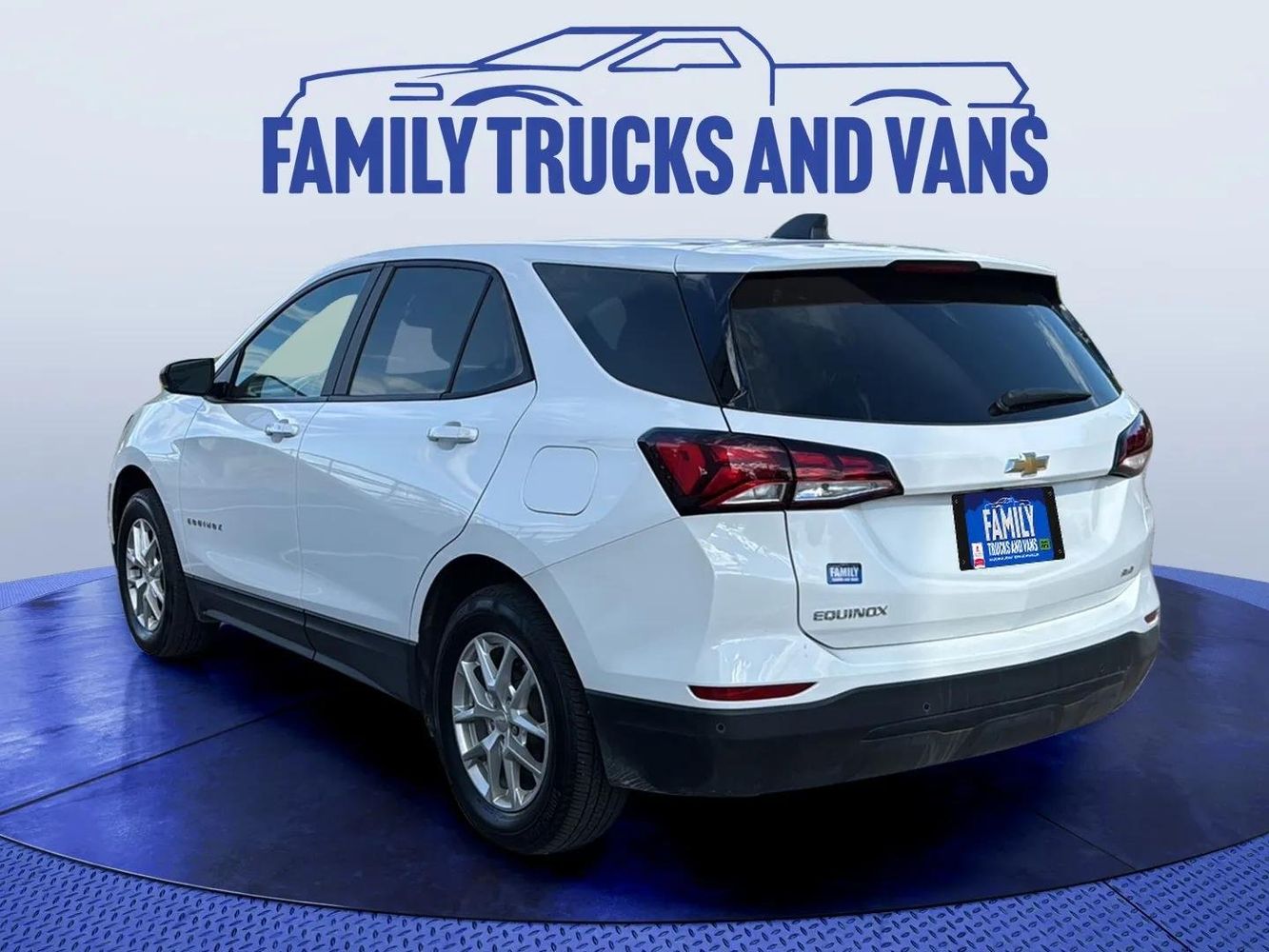 2023 Chevrolet Equinox LS photo 3