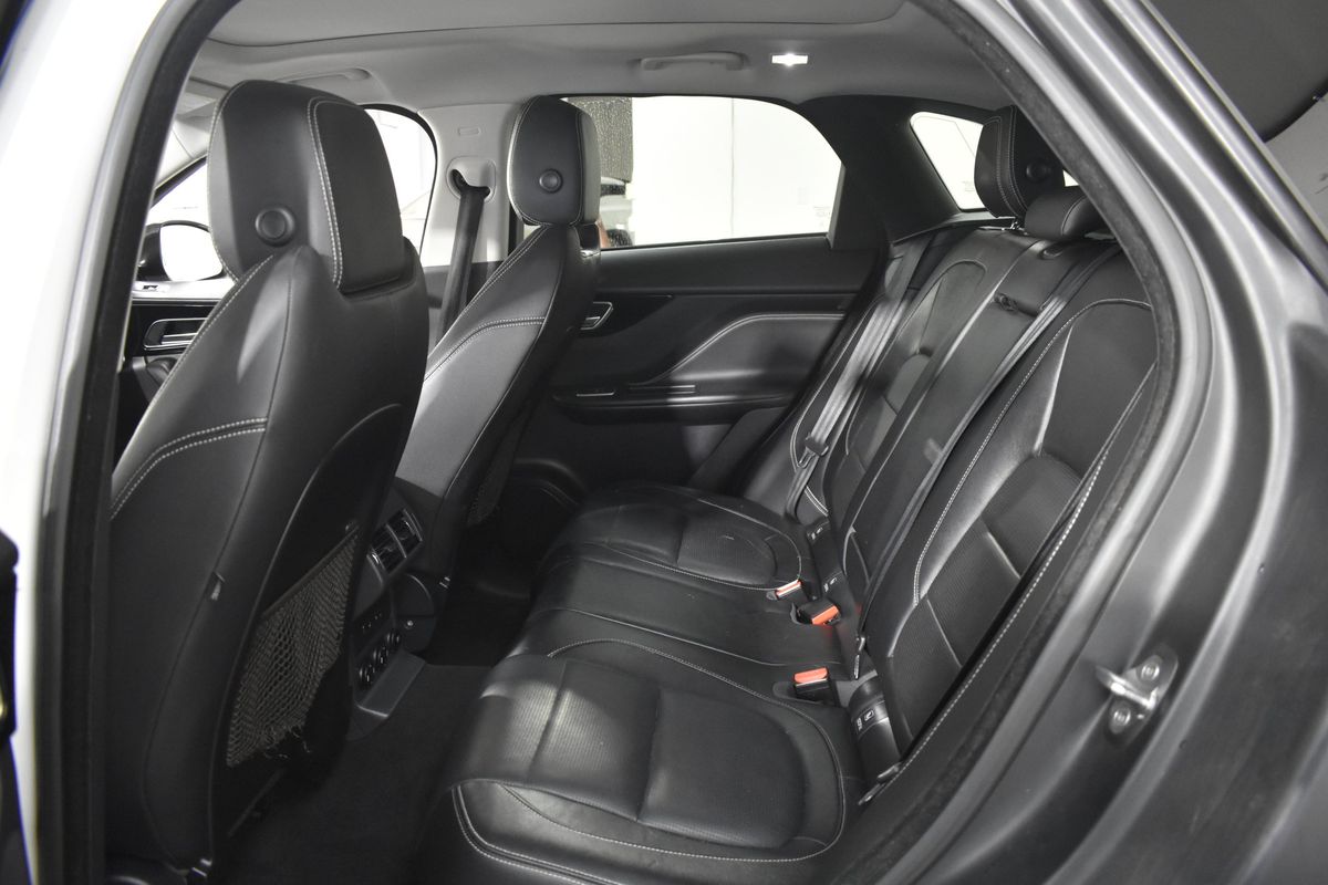 2018 Jaguar F-PACE 30t R-Sport