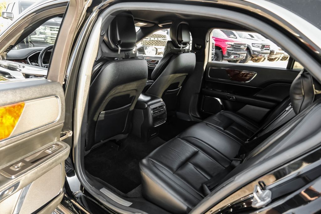 2017 Lincoln Continental Select photo 36