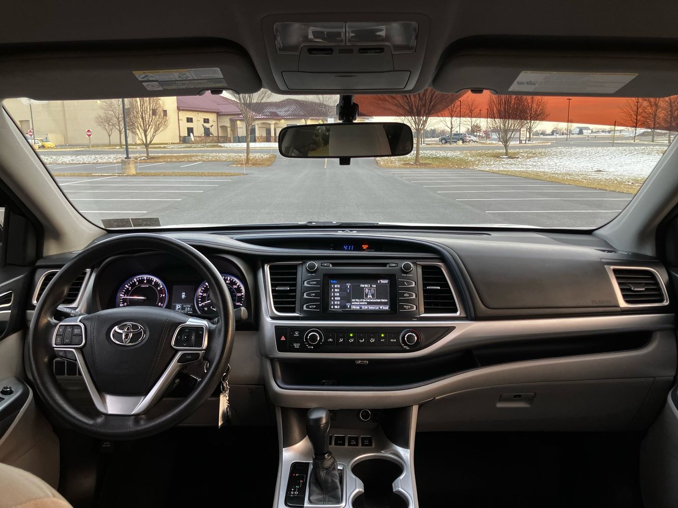 2016 Toyota Highlander LE photo 17