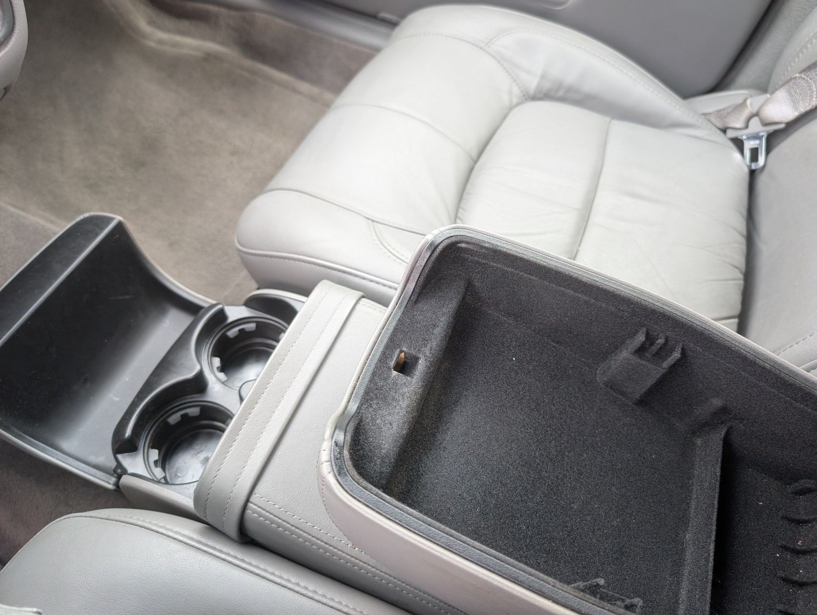 2005 Cadillac DeVille 99