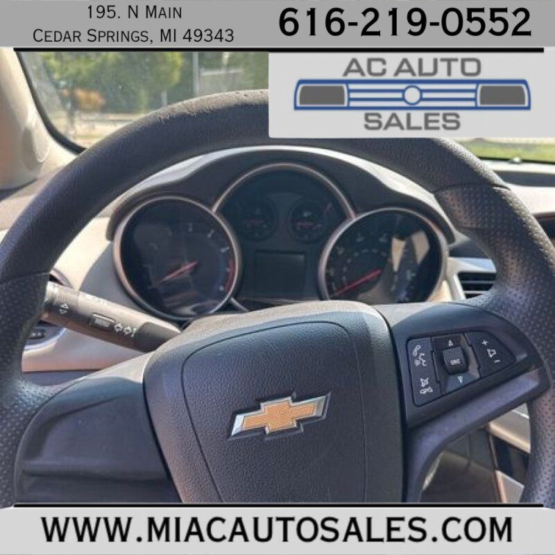 2014 Chevrolet Cruze LS photo 4