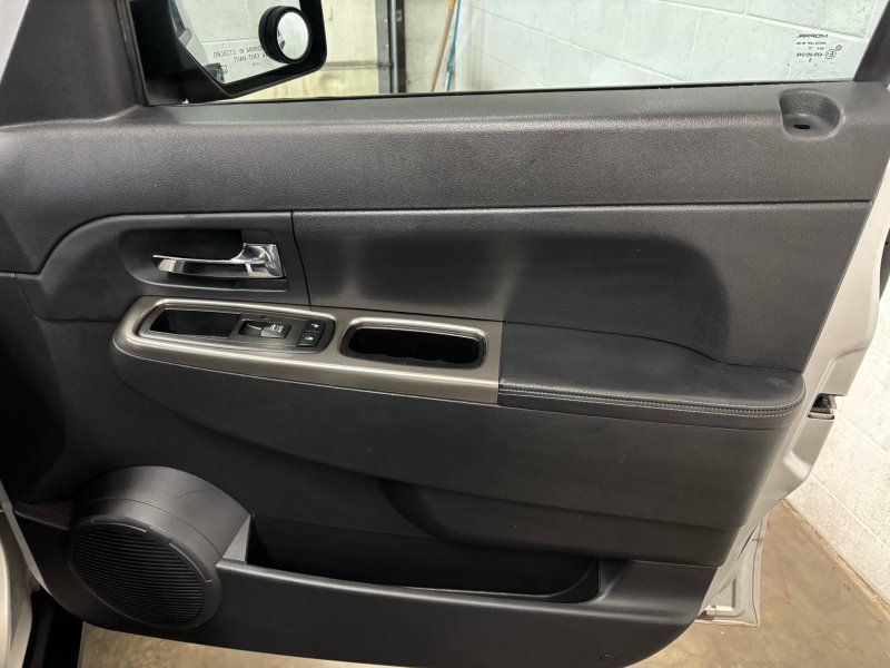 2012 Jeep Liberty Limited Jet Edition - Photo 15