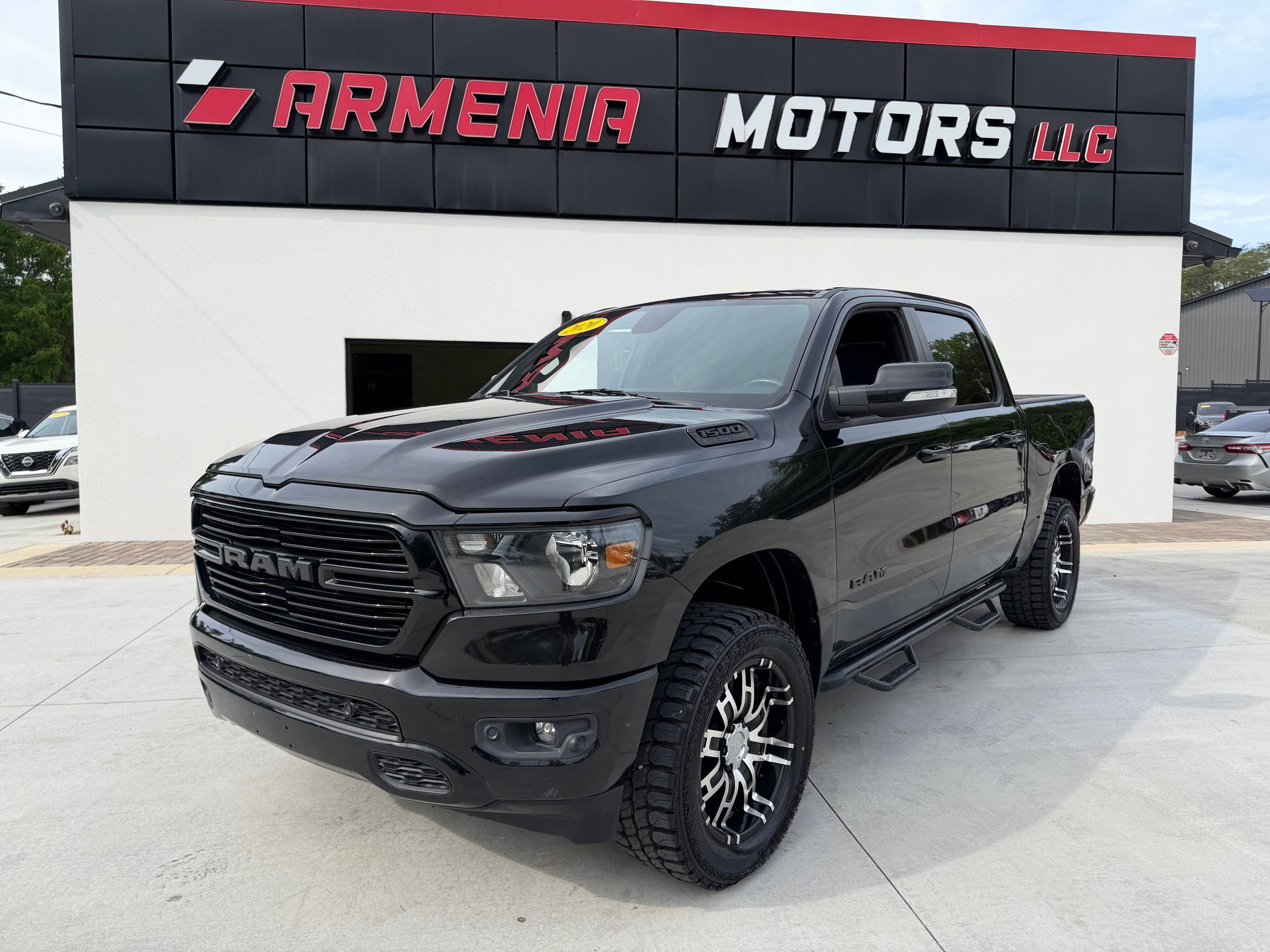 2020 RAM 1500 Big Horn/Lone Star 4x4 Crew Cab 5'7's photo