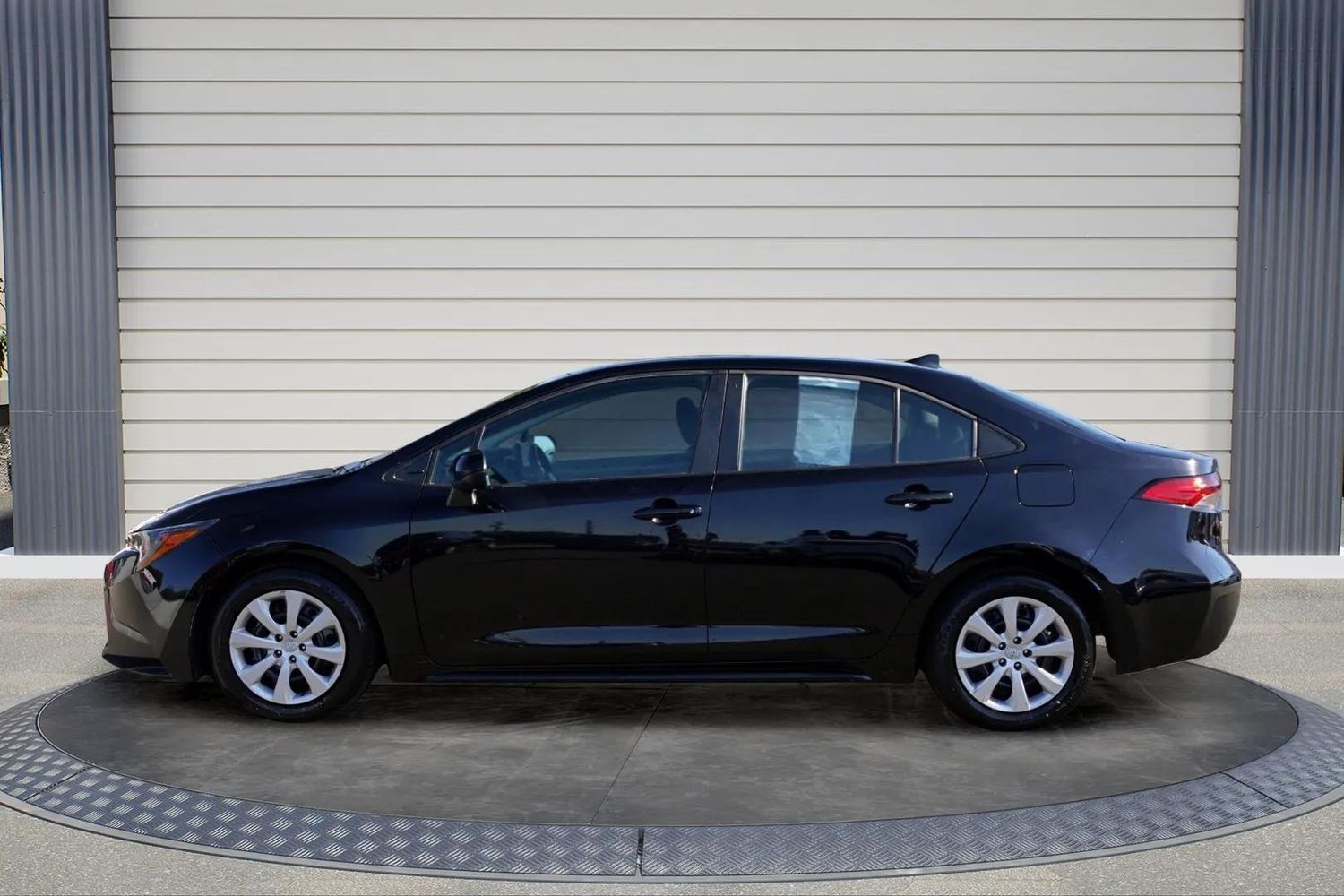 2024 Toyota Corolla LE photo 4