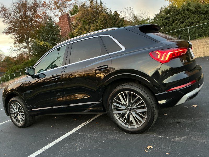 2021 Audi Q3 Premium 40 TFSI photo 3