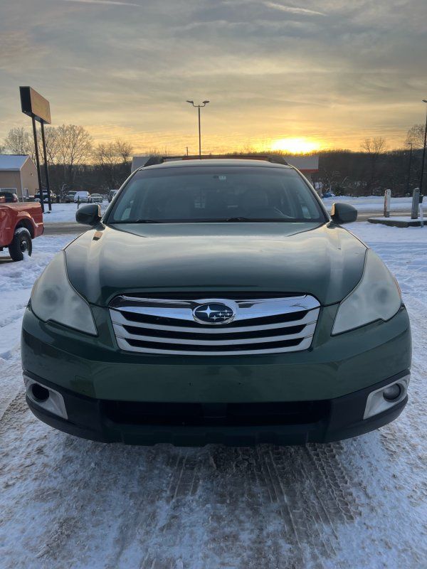 2012 Subaru Outback Premium's photo