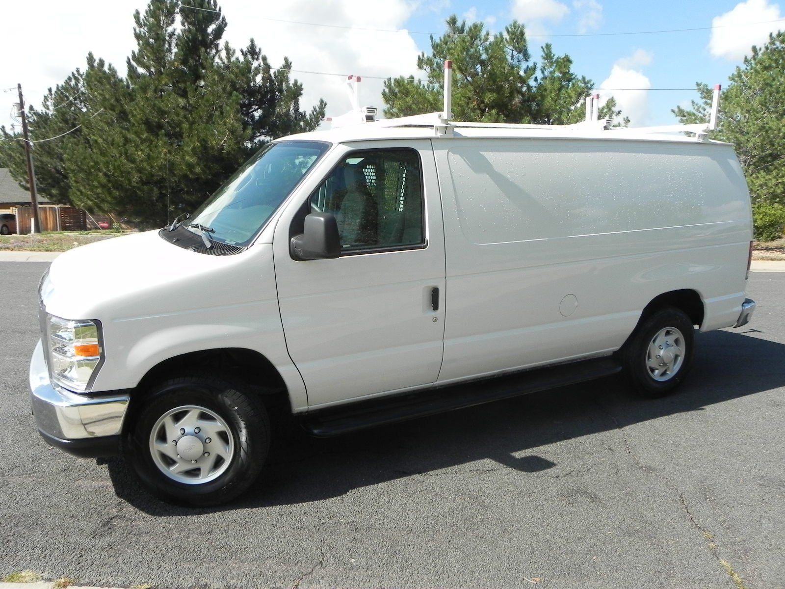 2014 Ford E-250 photo 3