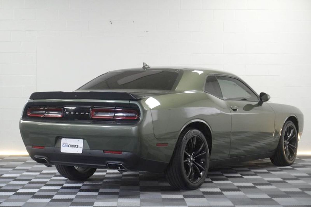 2018 Dodge Challenger SXT Plus