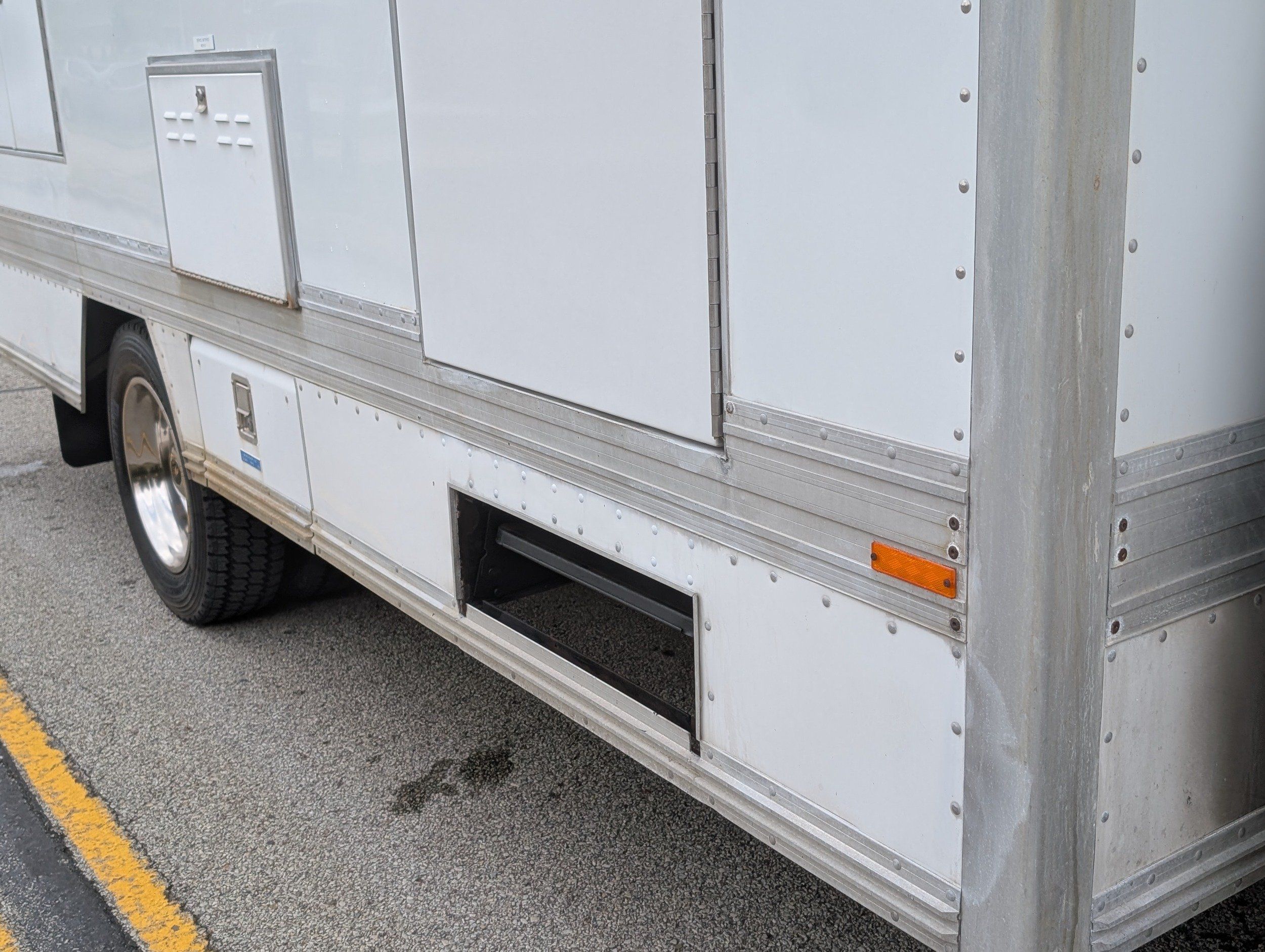 2000 Ford F-550 photo 23