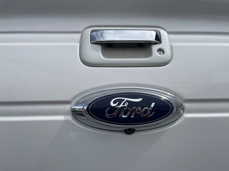 2013 Ford F-150 Lariat photo 23