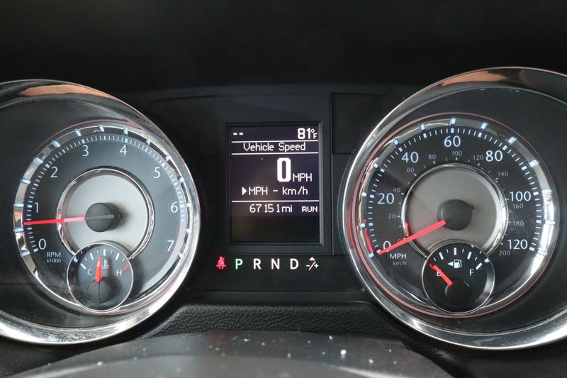2012 Chrysler Town and Country Photos