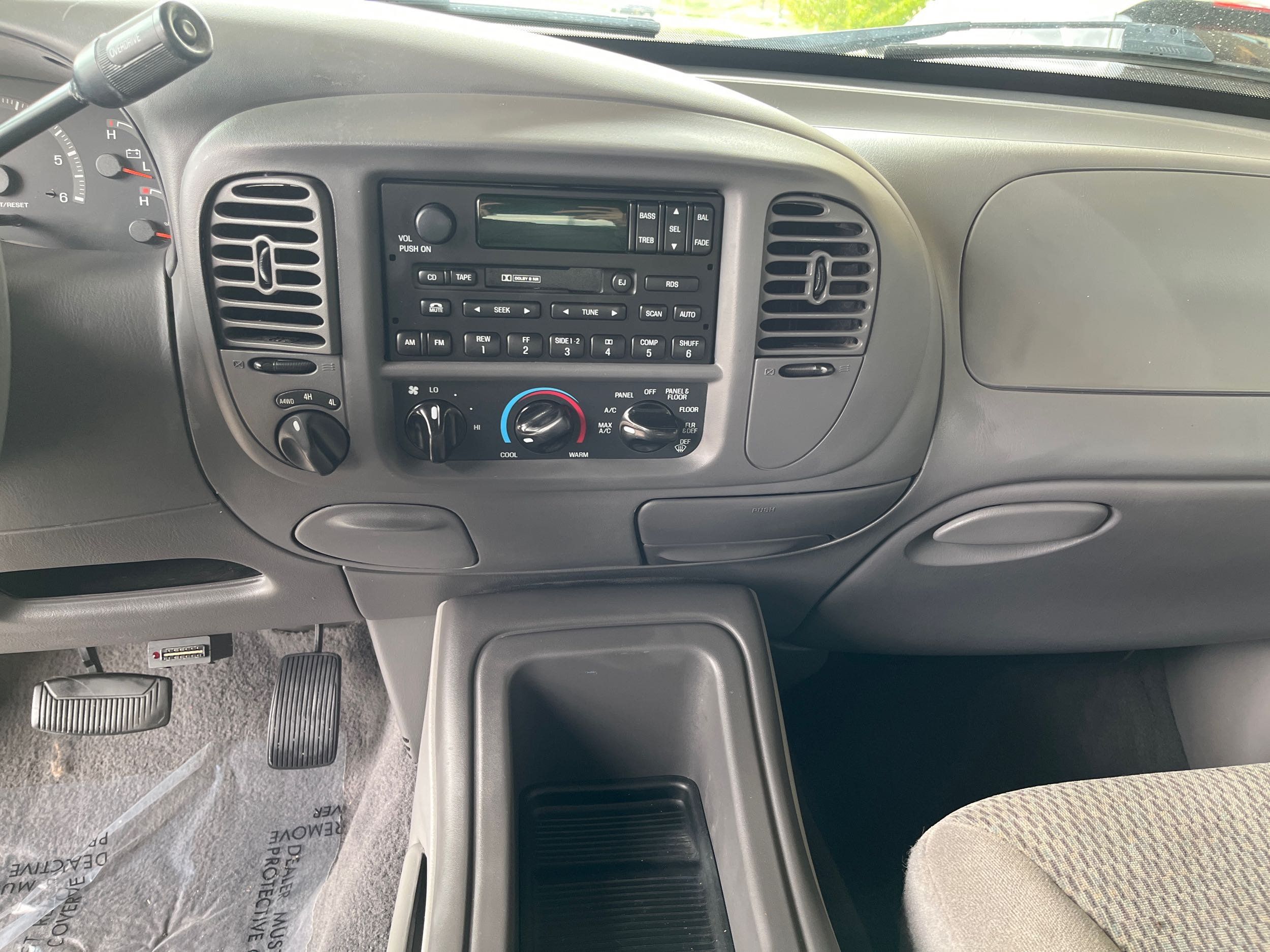1999 Ford Expedition XLT photo 12