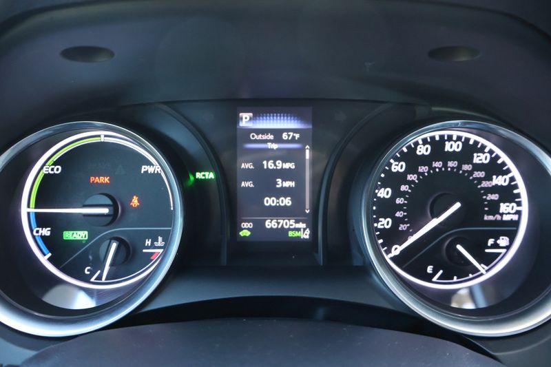 2018 Toyota Camry Hybrid SE | Victory Motors of Colorado
