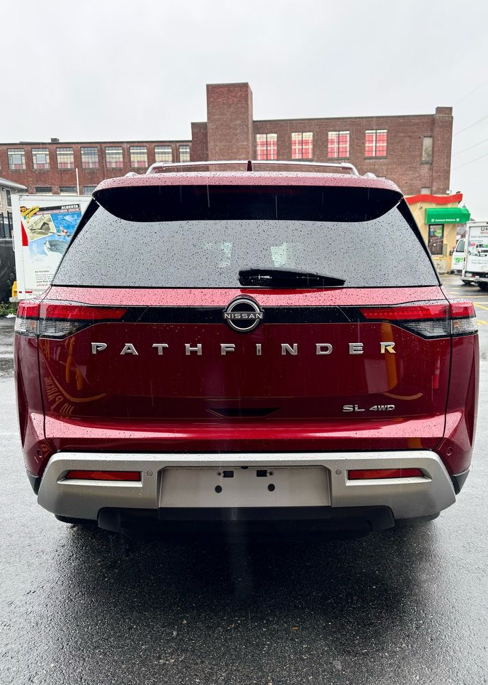 2022 Nissan Pathfinder SL photo 3