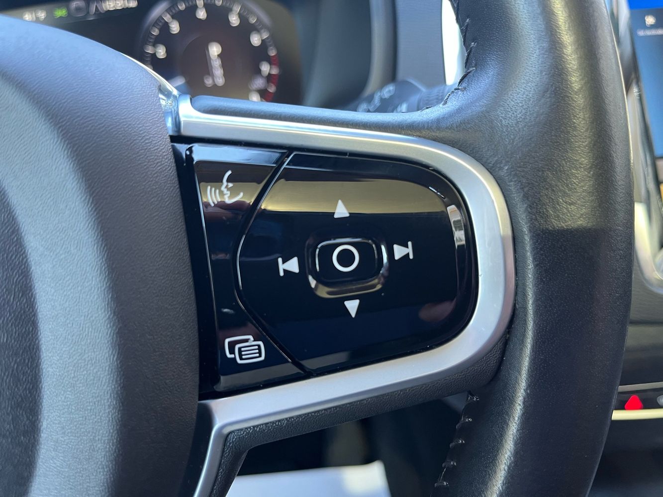 2020 Volvo XC90 T5 Momentum photo 13