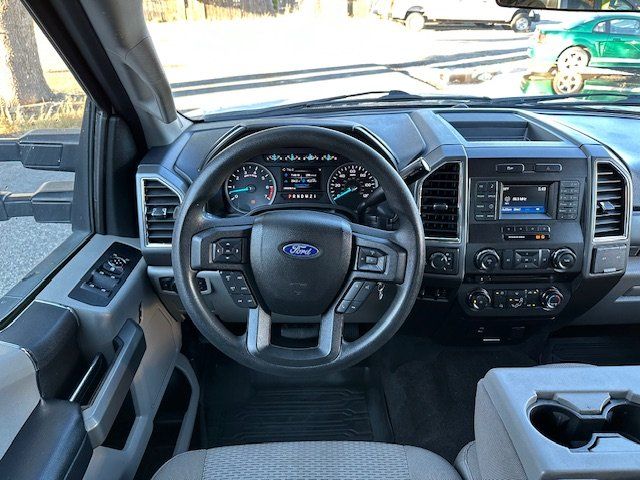 2017 Ford F-350 XLT photo 12