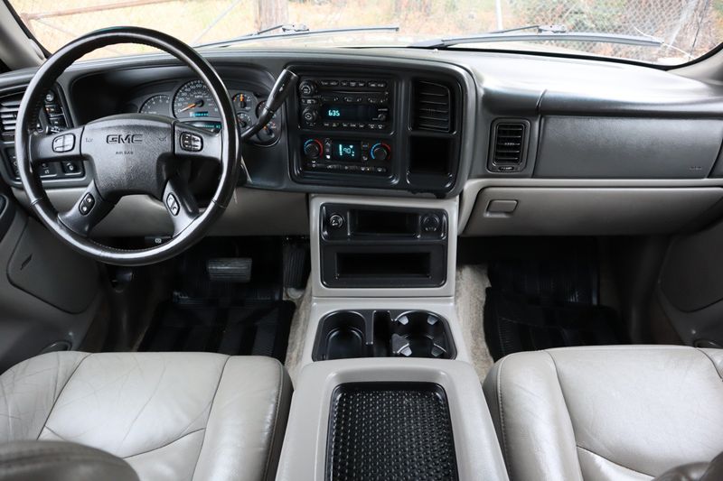 2003 GMC Yukon XL Photos