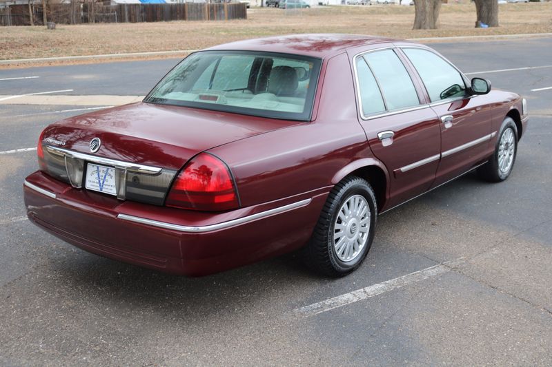 2007 Mercury Grand Marquis Photos