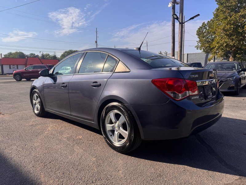 2014 Chevrolet Cruze photo 2