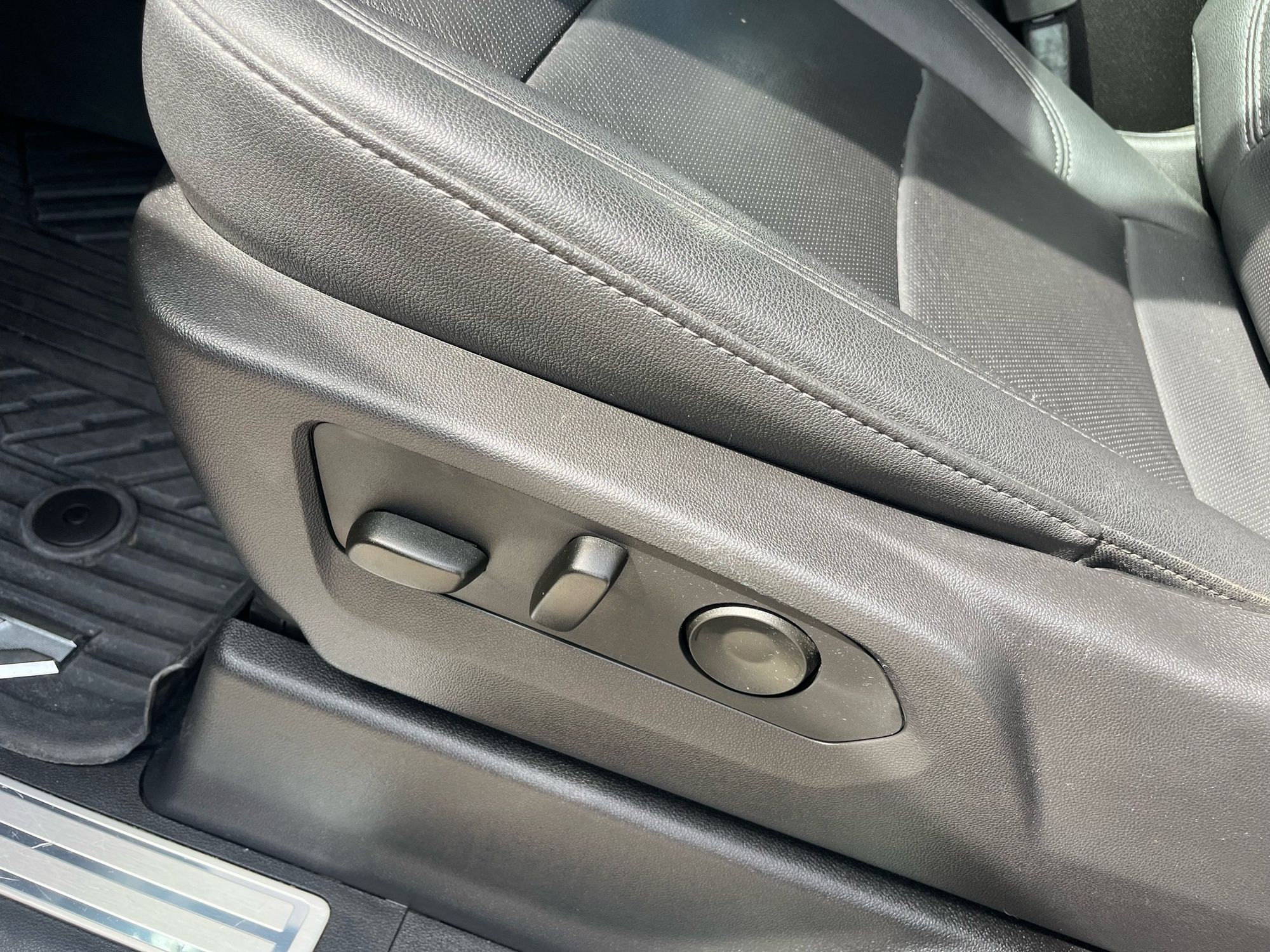 2024 Chevrolet Silverado 1500 LTZ photo 11