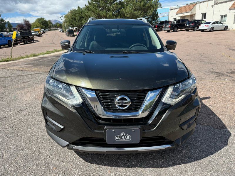 2017 Nissan Rogue SV photo 2