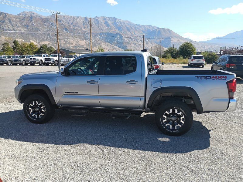 2018 Toyota Tacoma TRD photo 2