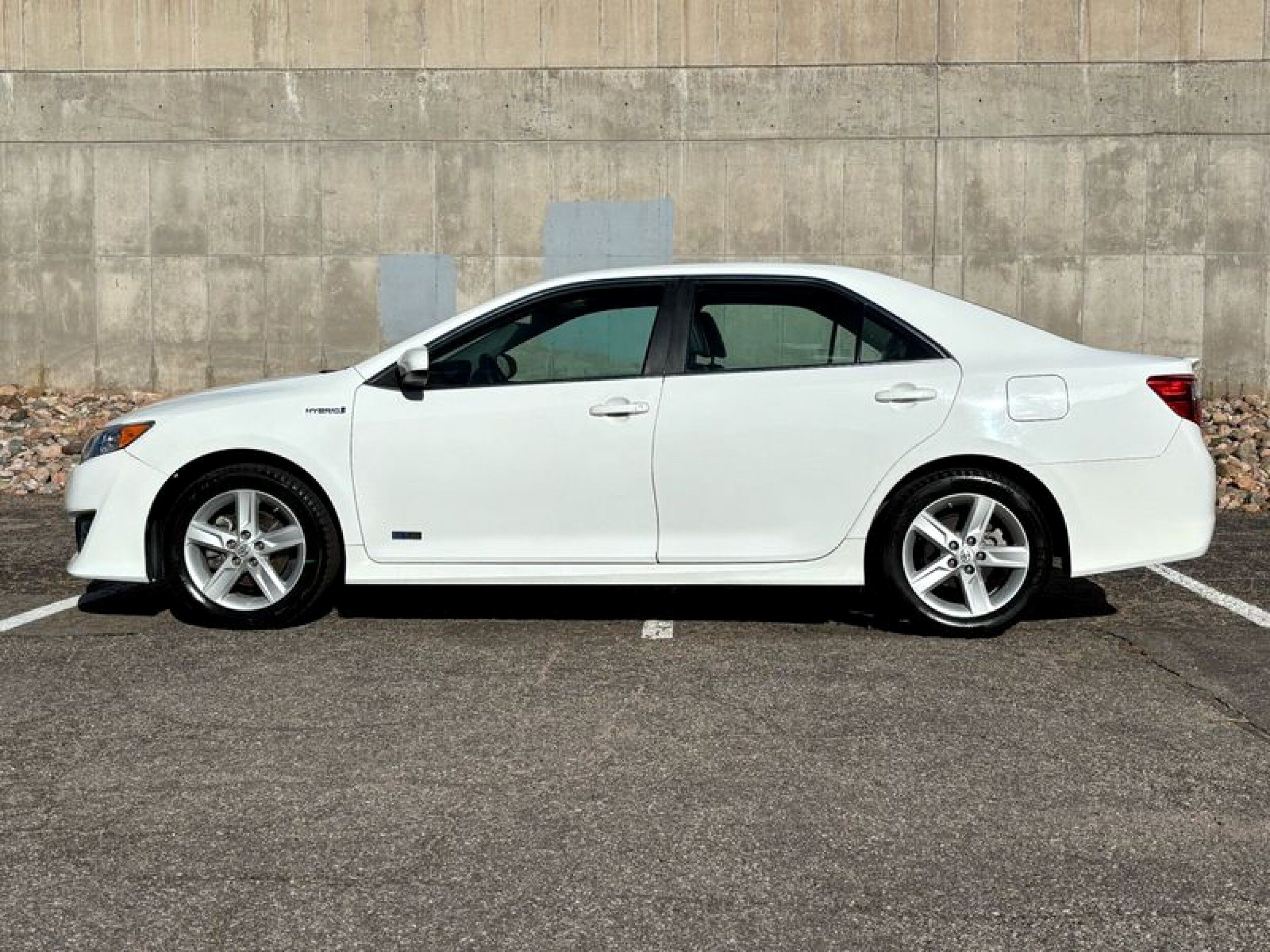 2014 Toyota Camry SE Hybrid - Photo 5