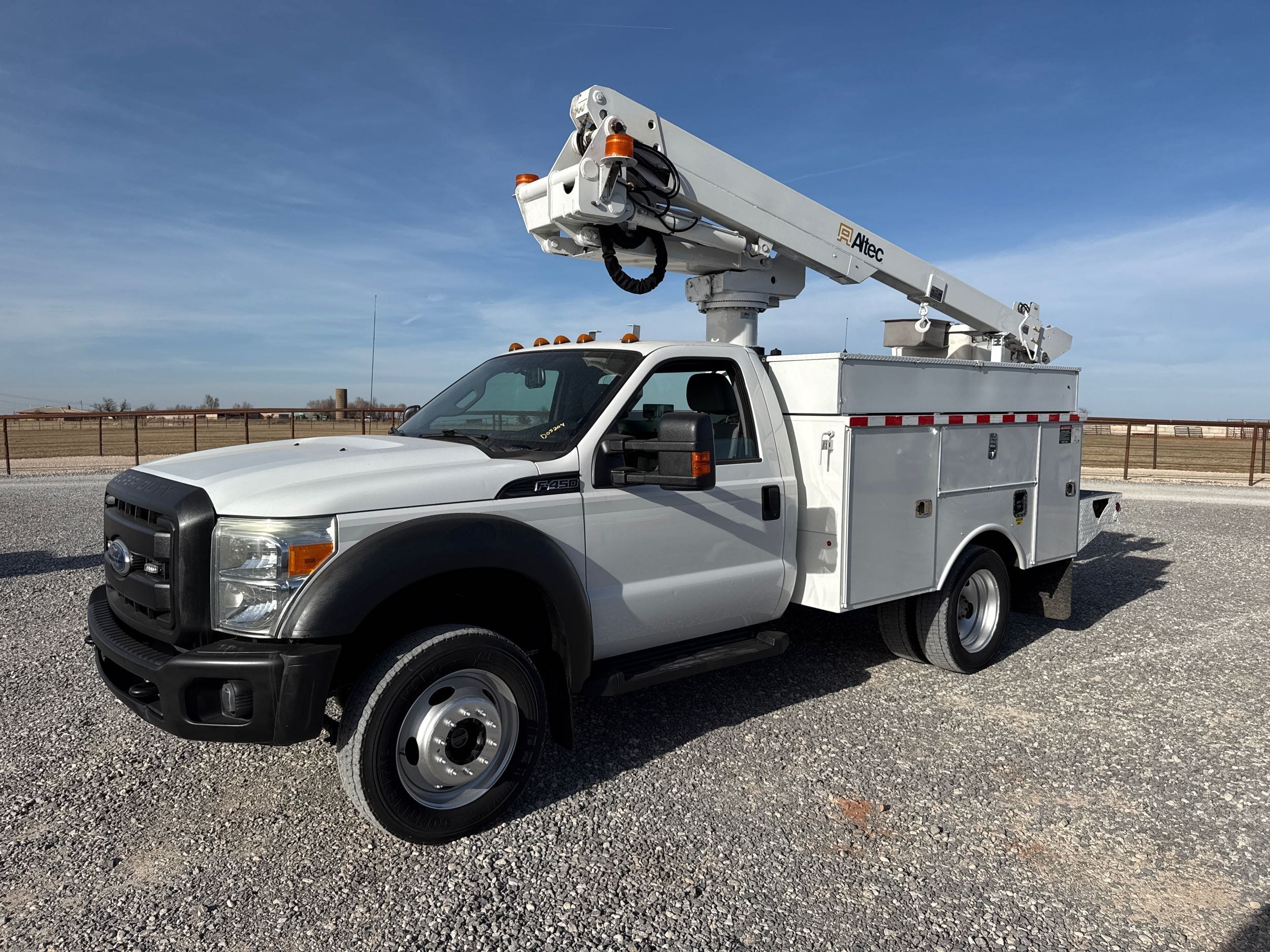 2011 Ford F-450 Super Duty Chassis Cab XL's photo