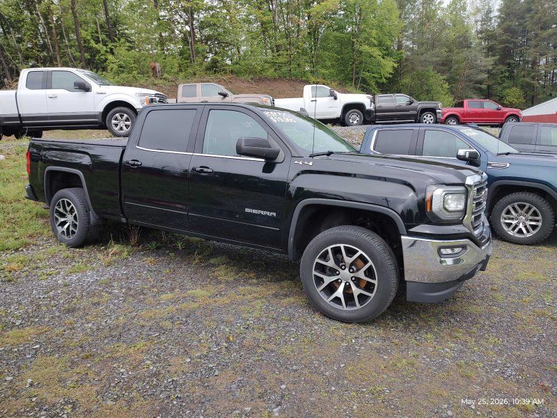 2017 GMC Sierra 4WD Crew Cab Standard Box SLE's photo