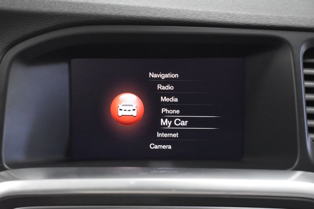 2018 Volvo V60 Cross Country T5