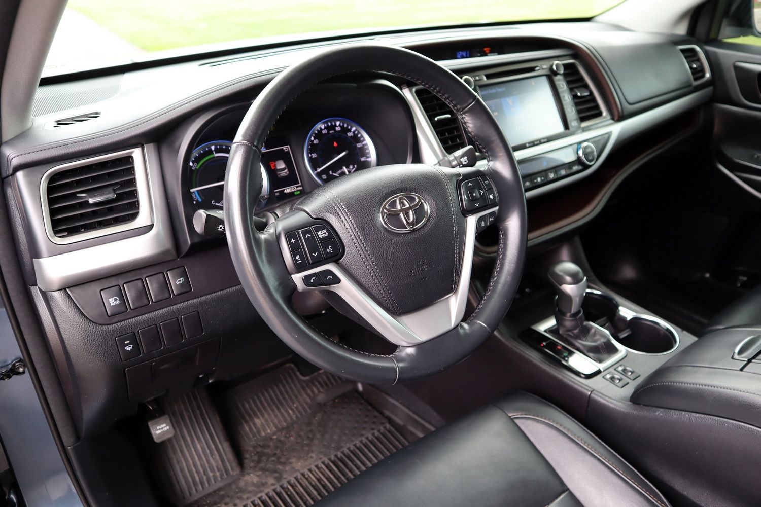 2017 Toyota Highlander Hybrid XLE | Victory Motors of Colorado