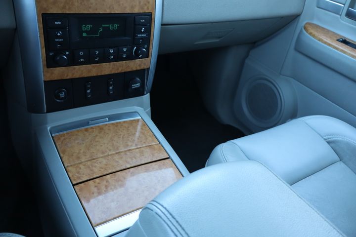 2007 Chrysler Aspen Limited | Victory Motors of Colorado