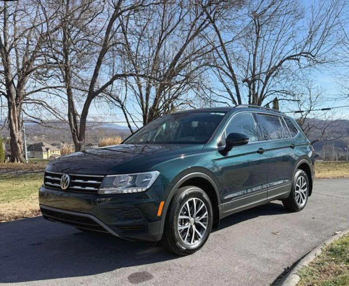 2019 Volkswagen Tiguan SEL R-Line photo 4