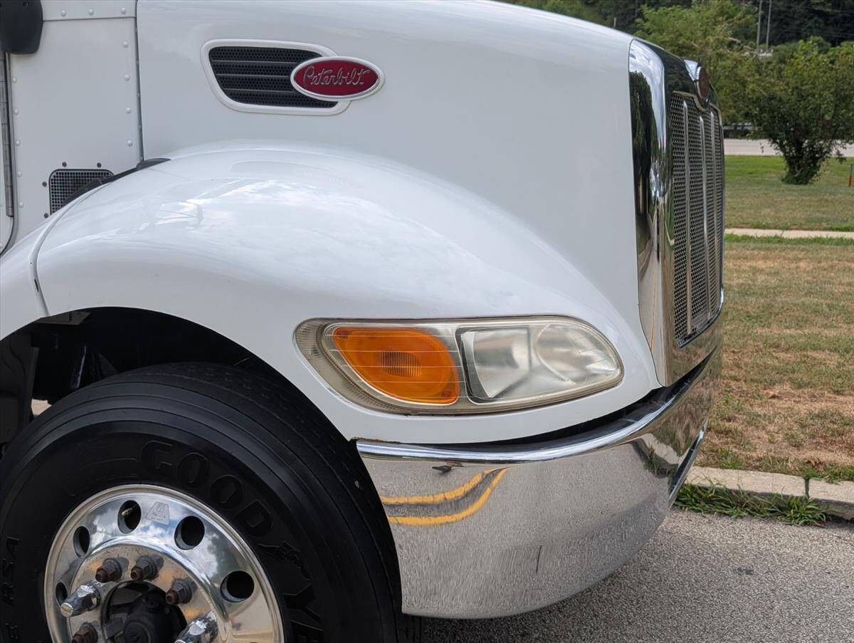 2007 Peterbilt 335 22
