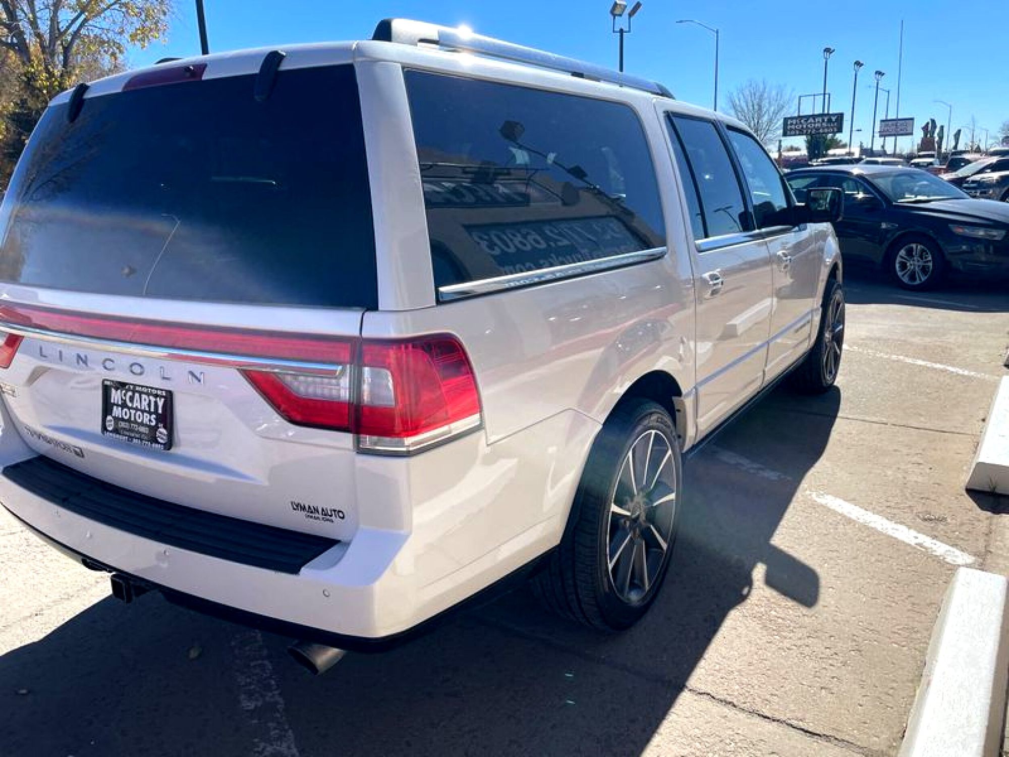 2017 Lincoln Navigator L Reserve photo 3