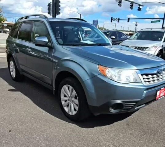 2013 Subaru Forester 2.5X Premium photo 3