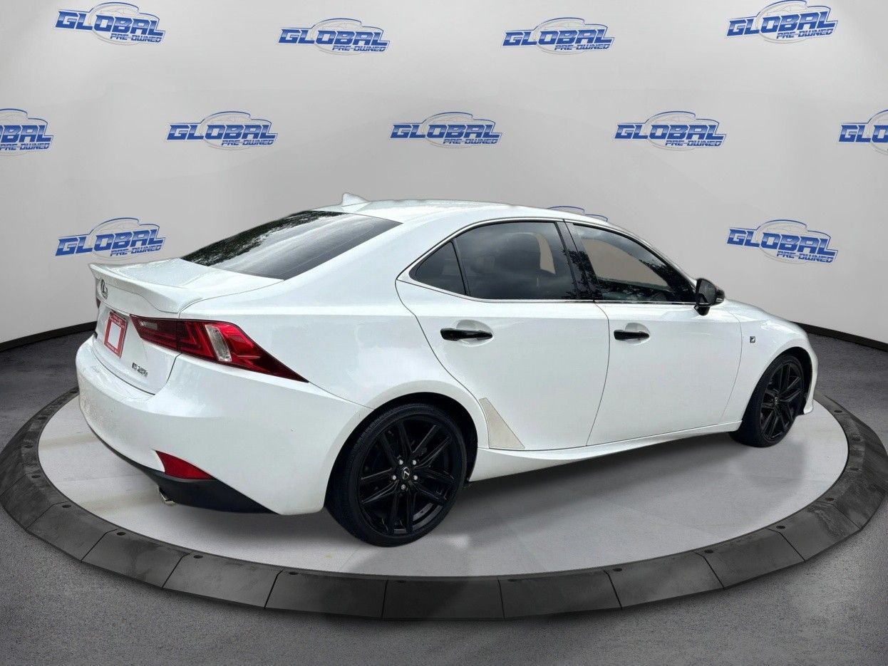 Lexus IS photo 5