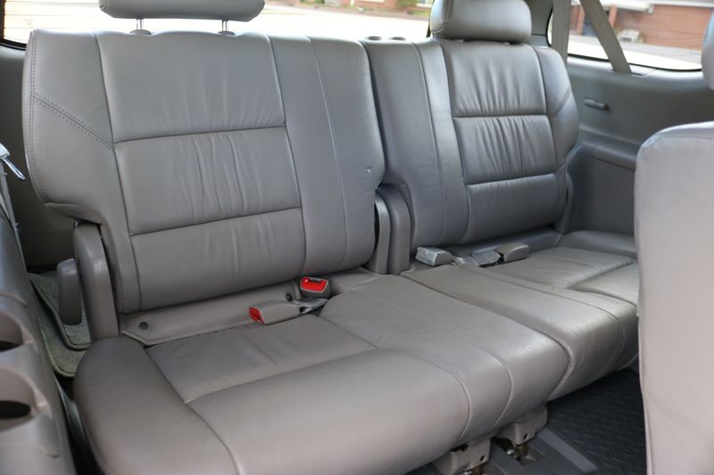 2005 Toyota Sequoia Photos